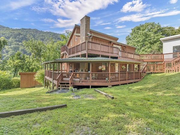 29 Mayors Alley, PRINCE, WV 25907