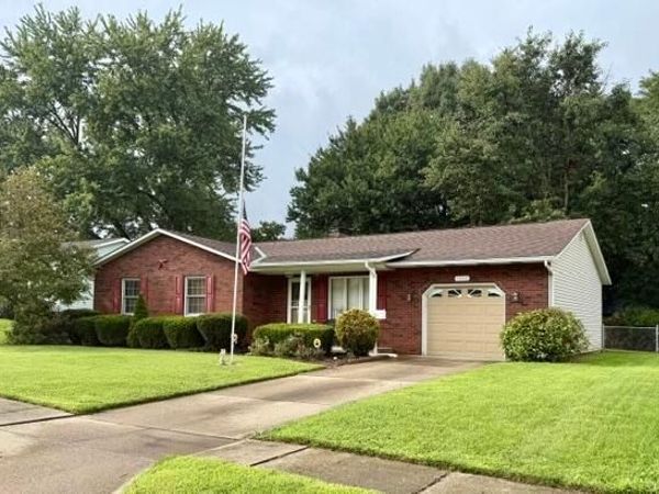 1900 Lakeview Drive , Newark, OH 43055