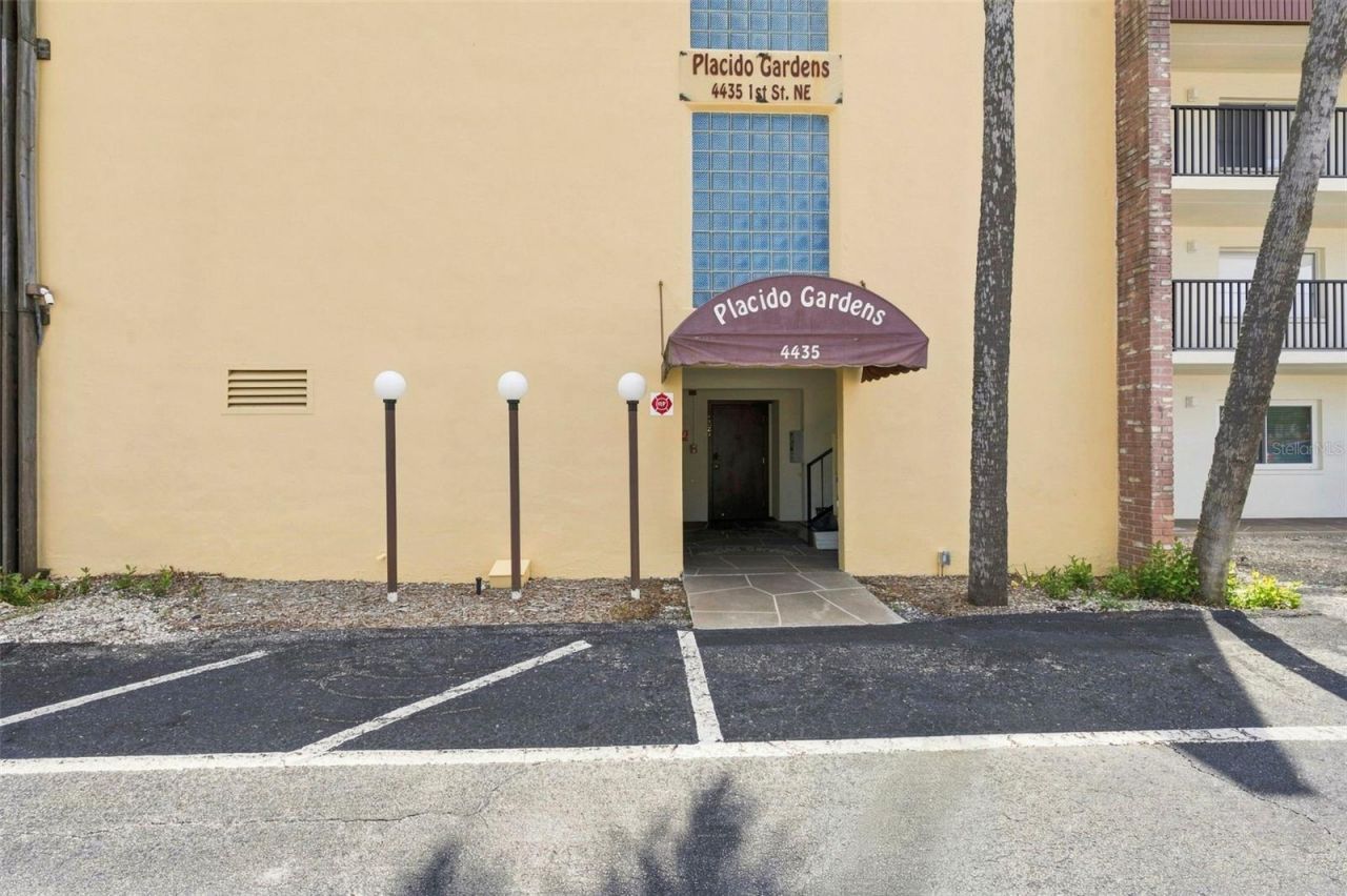 4435 1st Street Ne, Unit 110, Saint Petersburg, FL 33703 Photo