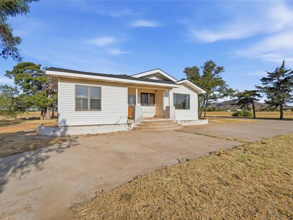 725 W Broadway Street, Mountain Park, OK 73552