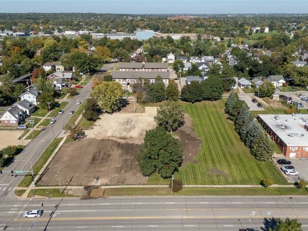 1900 1st Avenue NE, Cedar Rapids, IA 52402