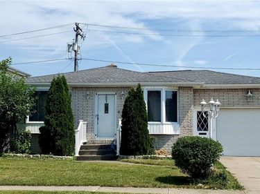120 Nantucket Drive E, Buffalo, NY 14225