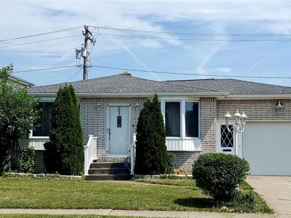 120 Nantucket Drive E, Buffalo, NY 14225
