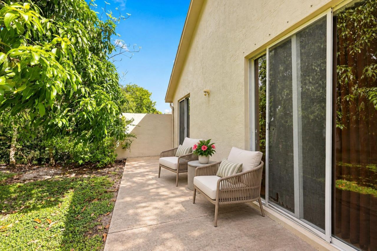 6060 Azalea Circle, West Palm Beach, FL 33415 Photo