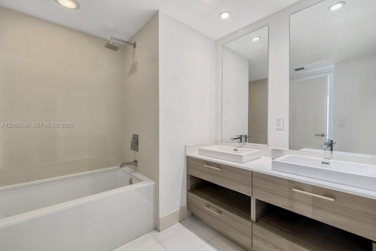 1300 S Miami Ave , Unit 2103, Miami, FL 33130 Photo