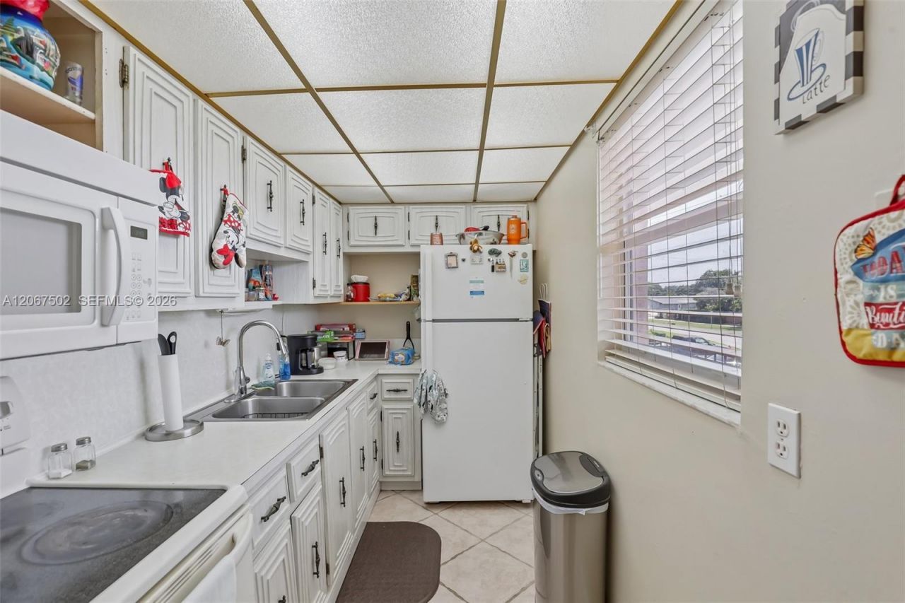 200 Bonnie Blvd , Unit 128, Palm Springs, FL 33461 Photo