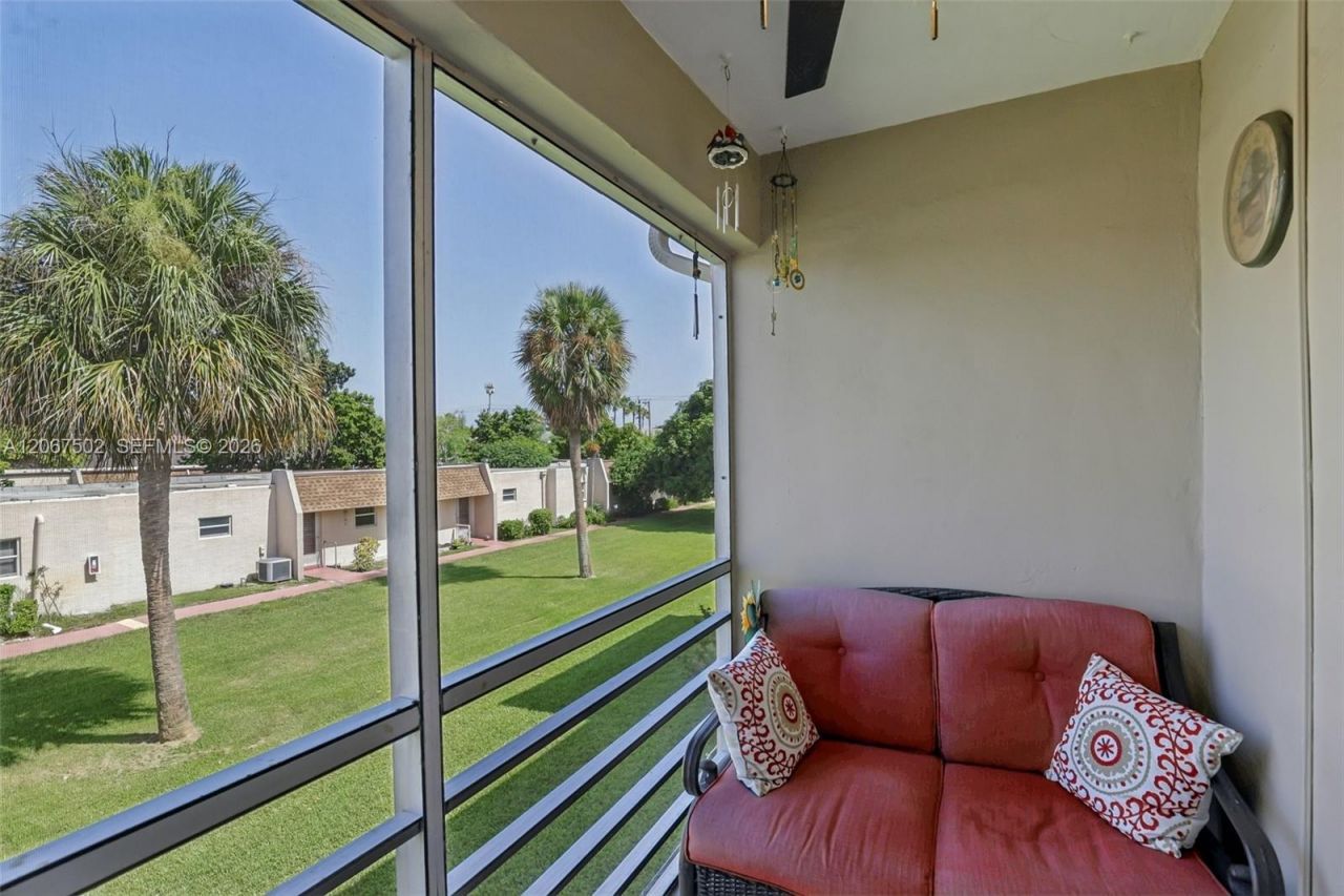 200 Bonnie Blvd , Unit 128, Palm Springs, FL 33461 Photo