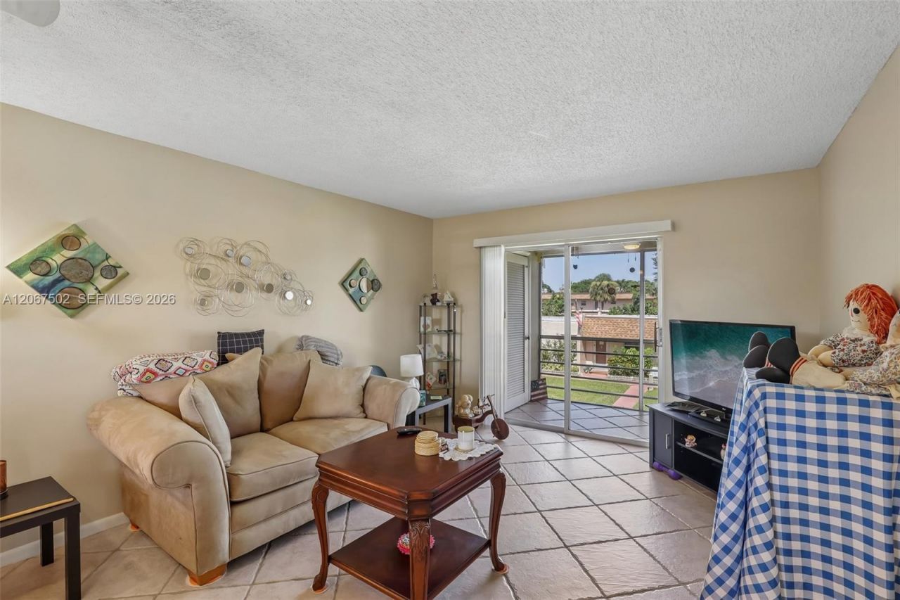 200 Bonnie Blvd , Unit 128, Palm Springs, FL 33461 Photo