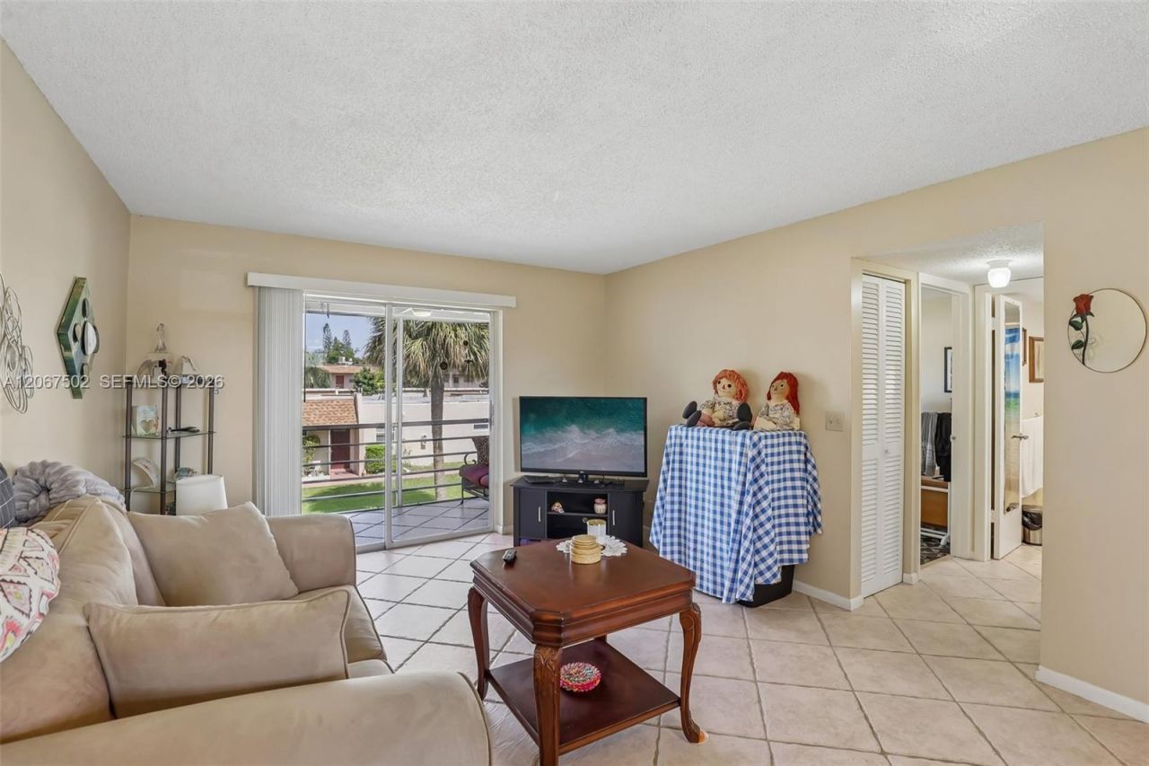 200 Bonnie Blvd , Unit 128, Palm Springs, FL 33461 Photo