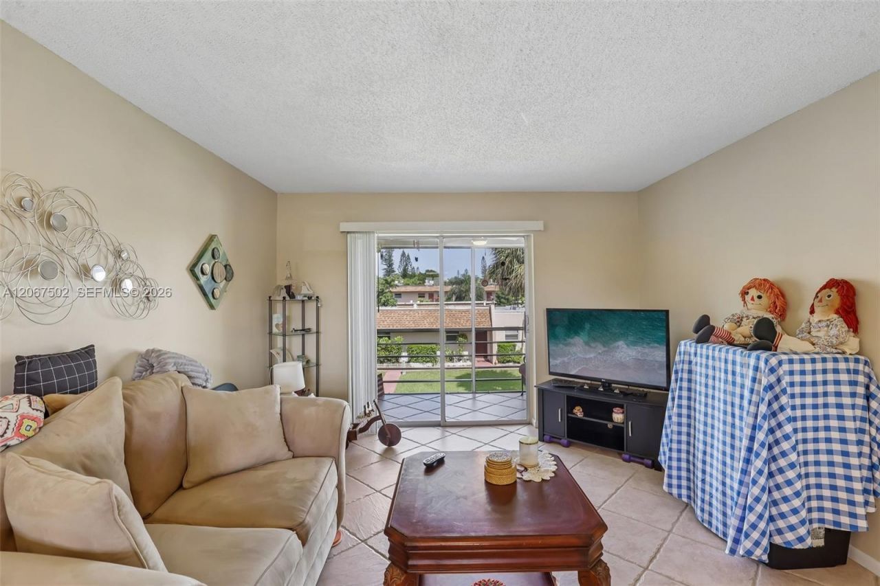 200 Bonnie Blvd , Unit 128, Palm Springs, FL 33461 Photo