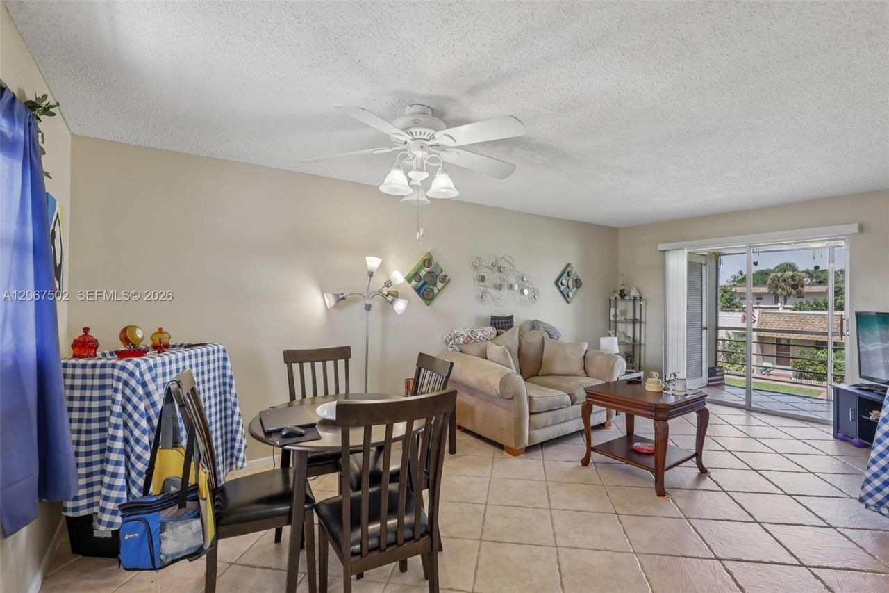 200 Bonnie Blvd , Unit 128, Palm Springs, FL 33461 Photo