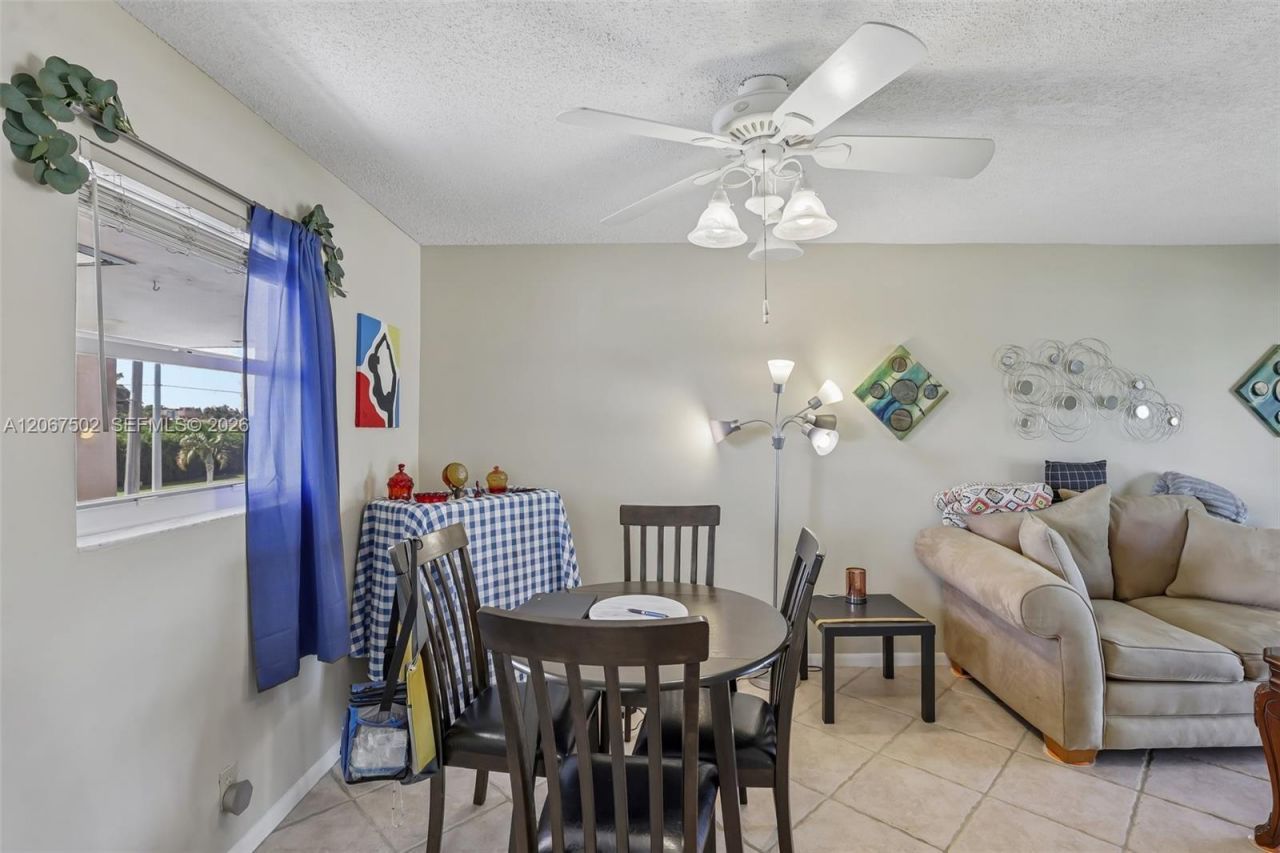 200 Bonnie Blvd , Unit 128, Palm Springs, FL 33461 Photo