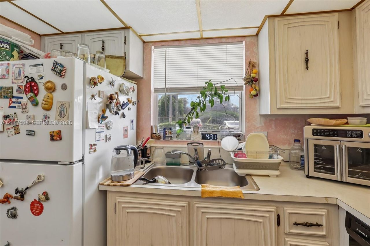 200 Bonnie Blvd , Unit 139, Palm Springs, FL 33461 Photo