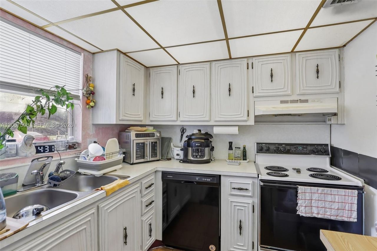 200 Bonnie Blvd , Unit 139, Palm Springs, FL 33461 Photo