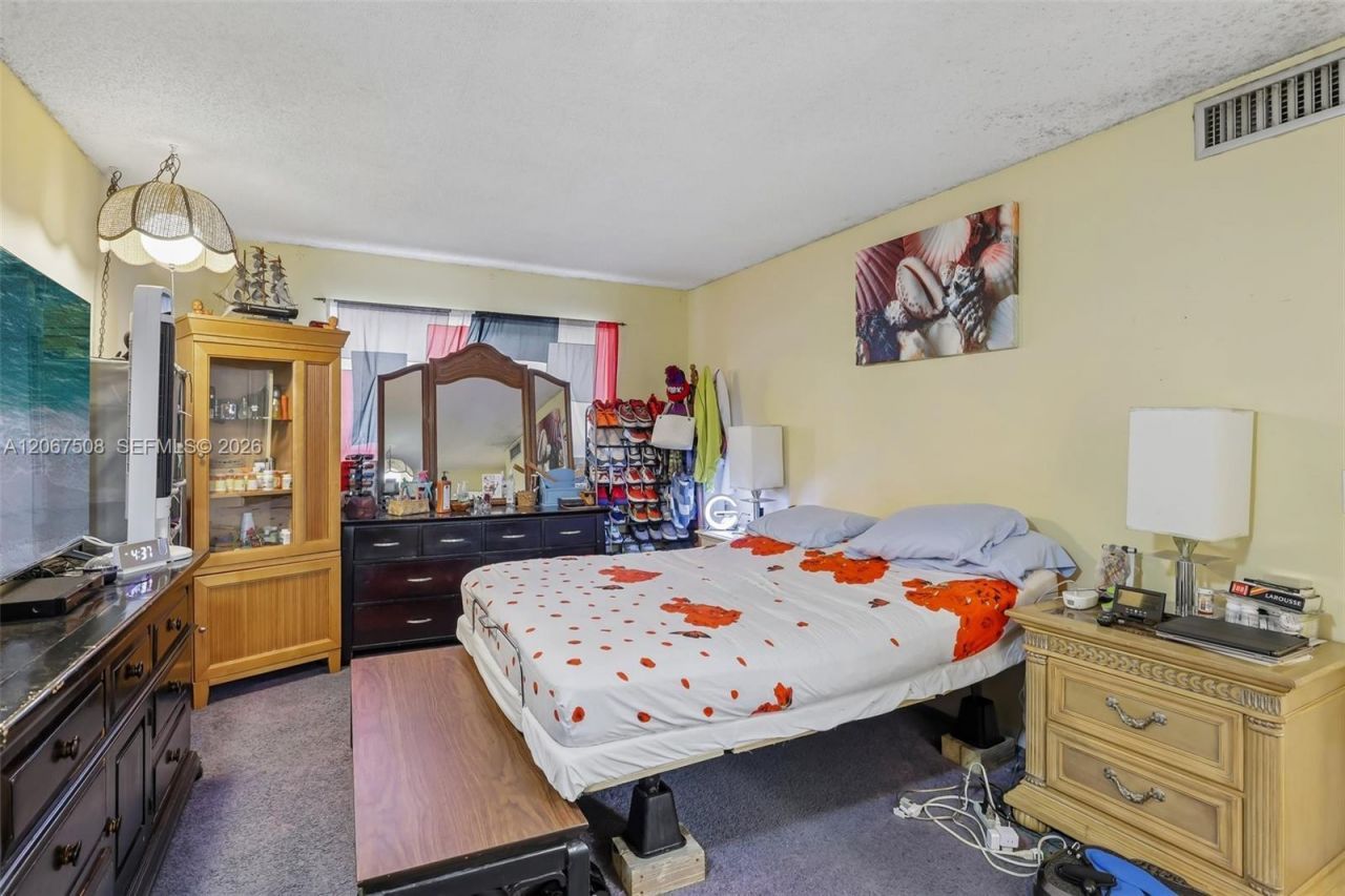 200 Bonnie Blvd , Unit 139, Palm Springs, FL 33461 Photo