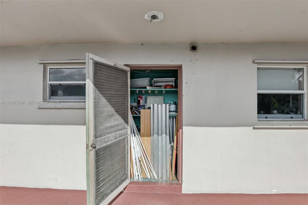 200 Bonnie Blvd , Unit 139, Palm Springs, FL 33461 Photo