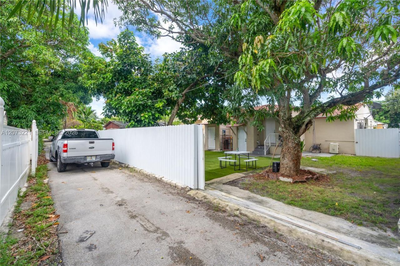 1191 NW 49th St, Miami, FL 33127 Photo