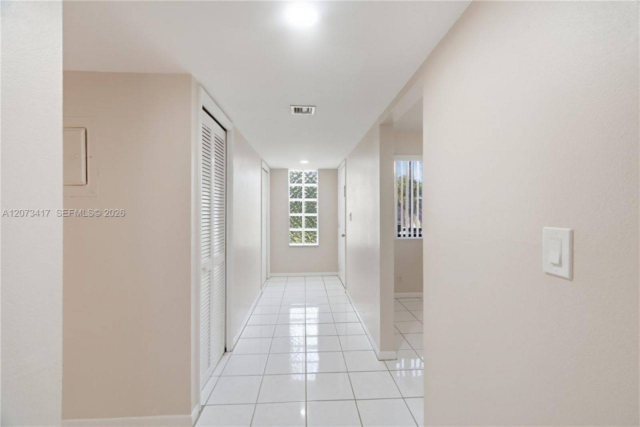 16252 Laurel Dr , Unit 201, Weston, FL 33326 Photo