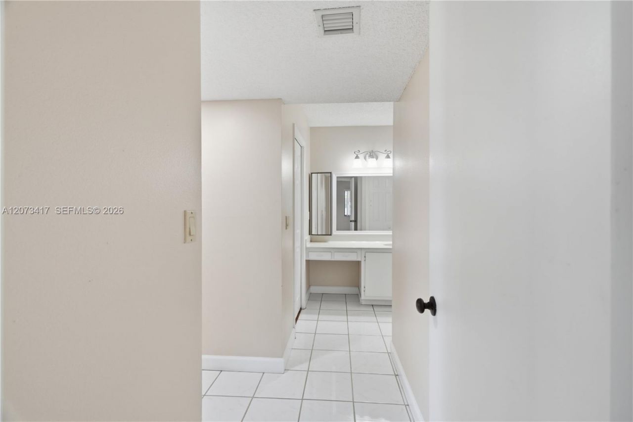 16252 Laurel Dr , Unit 201, Weston, FL 33326 Photo
