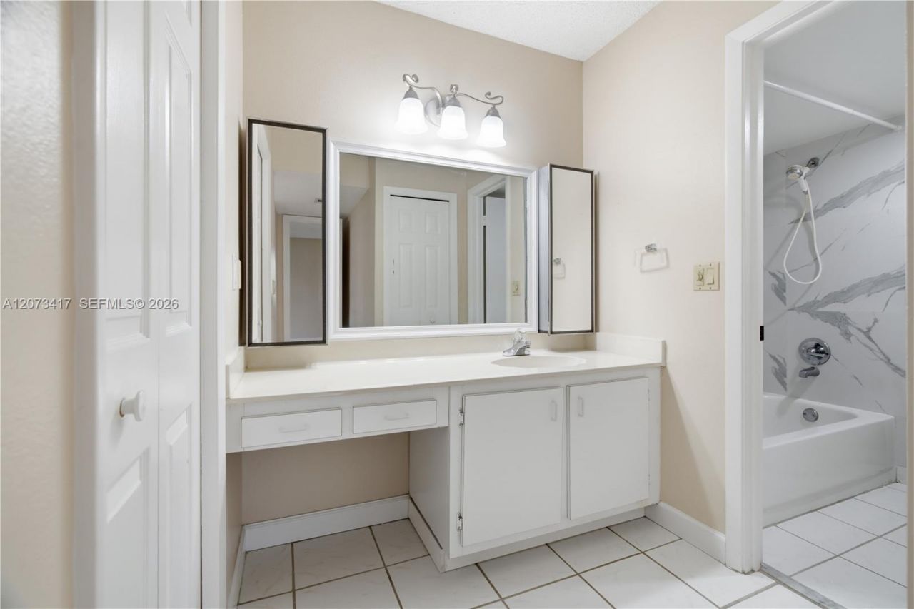 16252 Laurel Dr , Unit 201, Weston, FL 33326 Photo