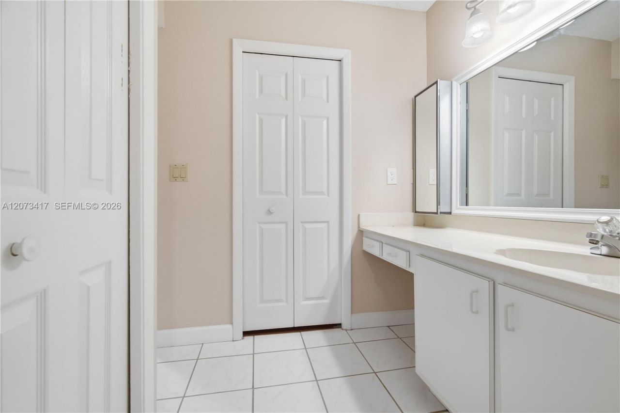 16252 Laurel Dr , Unit 201, Weston, FL 33326 Photo