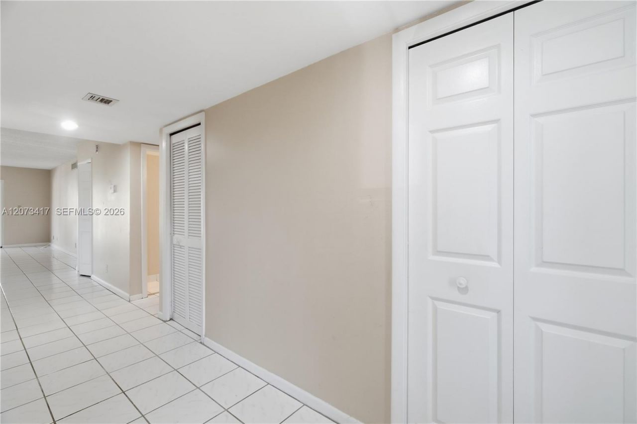 16252 Laurel Dr , Unit 201, Weston, FL 33326 Photo