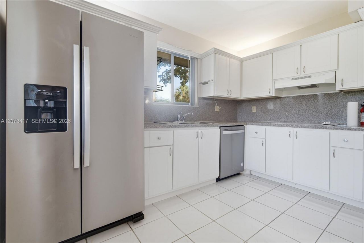 16252 Laurel Dr , Unit 201, Weston, FL 33326 Photo