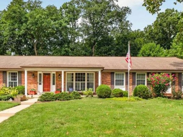 1331 Lockett Lane, Kirkwood, MO 63122