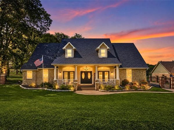 101 Beacon Court, Mabank, TX 75143