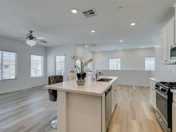 7312 N Decatur Boulevard, Unit 6, North Las Vegas, NV 89131