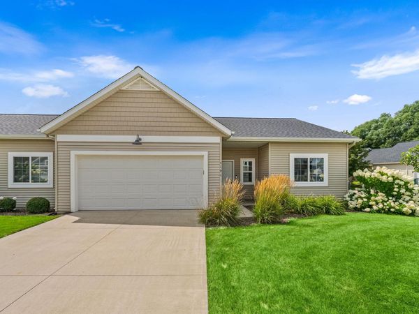 4294 Cidermill Drive, Unit 32, Wayland, MI 49348