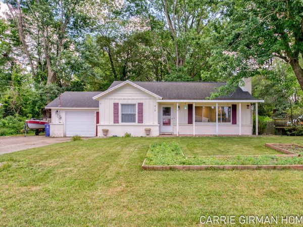 918 Paw Paw Drive, Holland, MI 49423