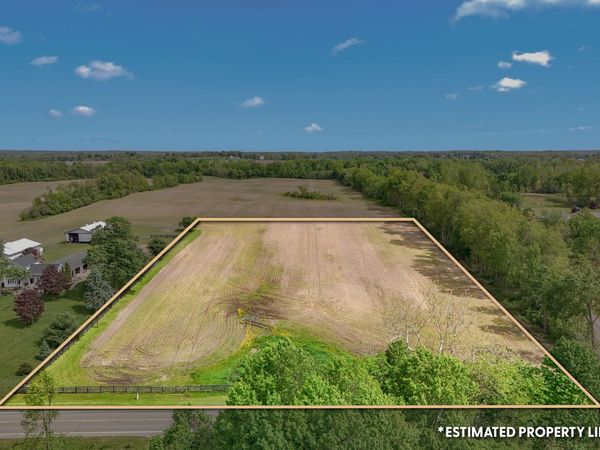 Bankers Road, Hillsdale, MI 49242