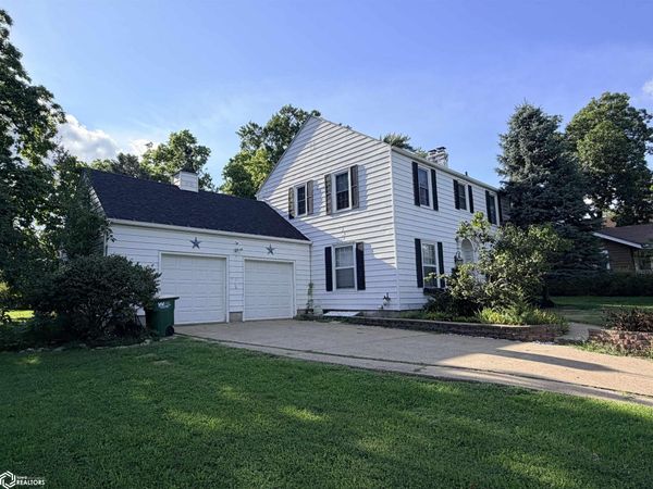 50 N Park Street, Fairfield, IA 52556