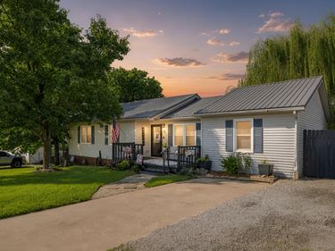 208 Castle Boulevard, Paris, KY 40361