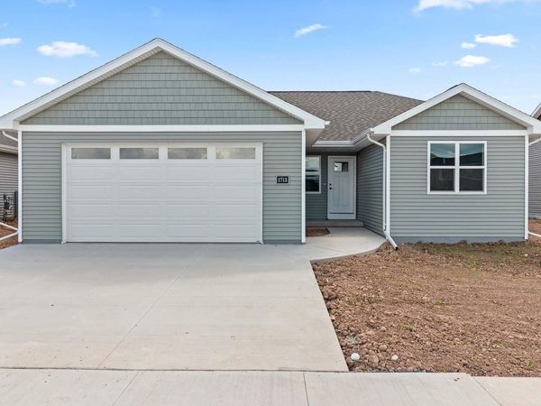 1713 GOLDEN GATE DRIVE, Appleton, WI 54913