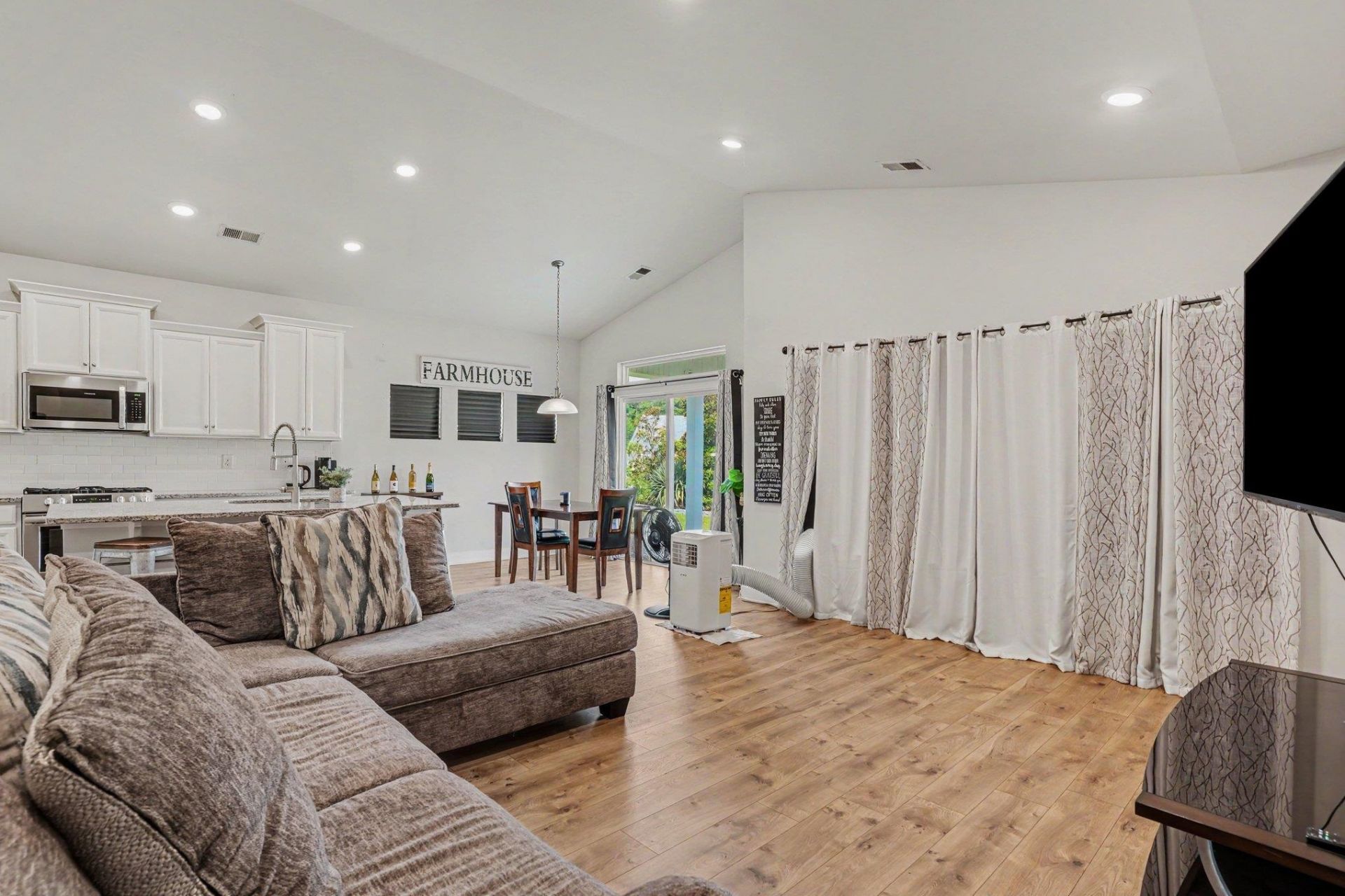 4467 Girvan Dr. Photo 11