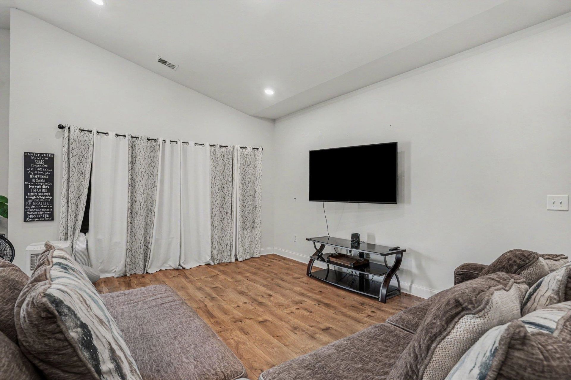 4467 Girvan Dr. Photo 9