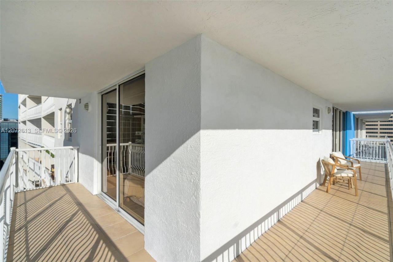 1200 Brickell Bay Dr , Unit 2501, Miami, FL 33131 Photo