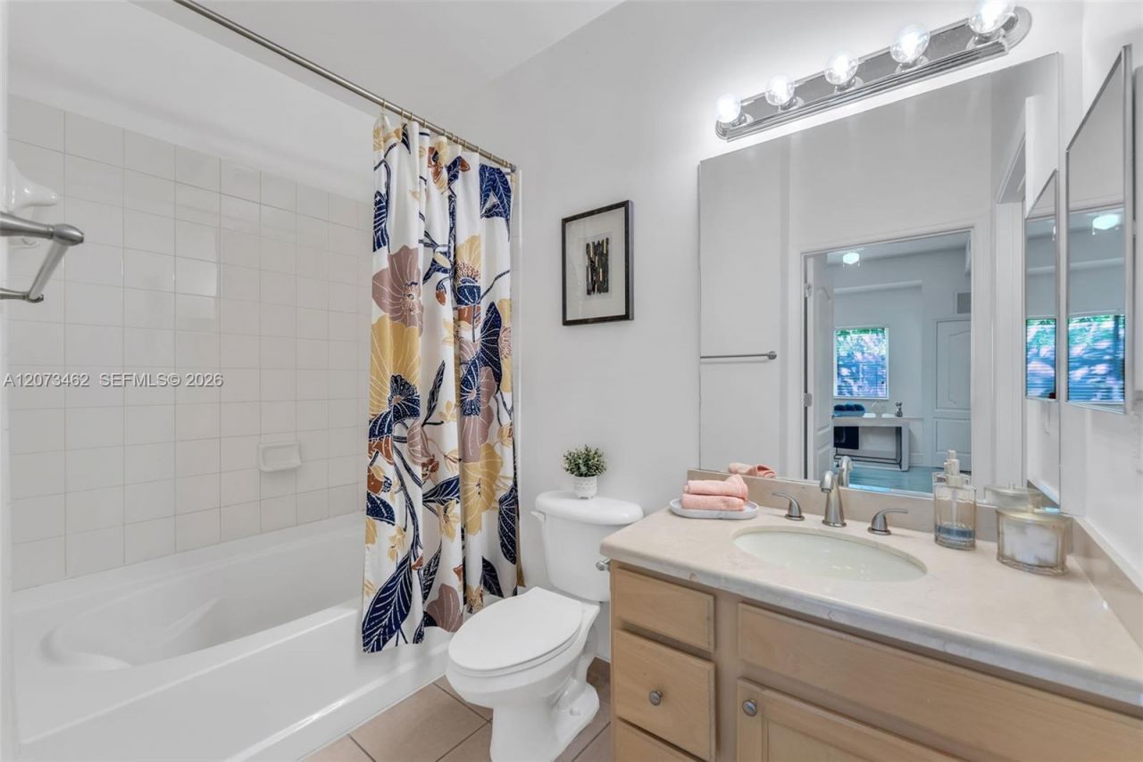 6001 SW 70th St, Unit 513, South Miami, FL 33143 Photo