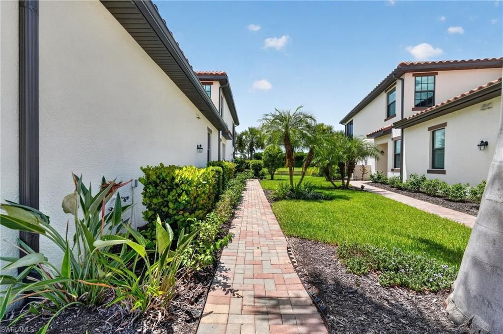 12047 Hawthorn Lake Dr , Unit 102, Fort Myers, FL 33913 Photo