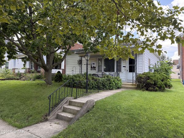 303 E Auglaize Street, Wapakoneta, OH 45895