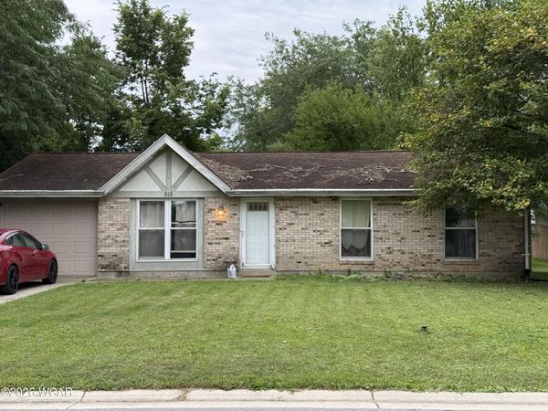 915 Canterbury Drive, Wapakoneta, OH 45895
