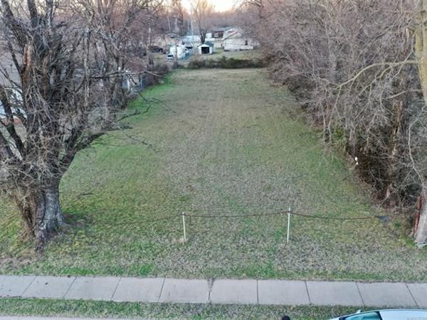 565 E Ute Street , Tulsa, OK 74106