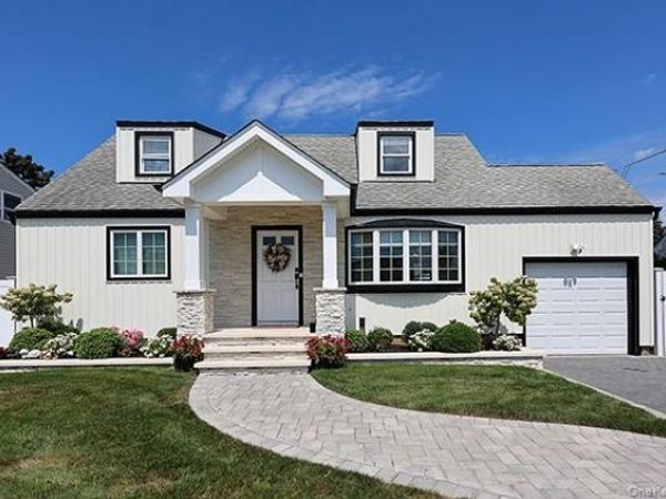 269 N Suffolk Avenue , Massapequa, NY 11758