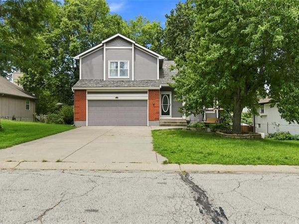 1207 SW Eastman Court, Blue Springs, MO 64015