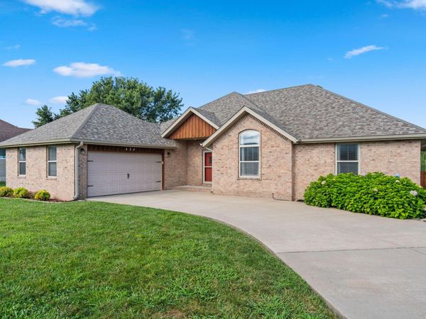 424 Columbine Street , Rogersville, MO 65742