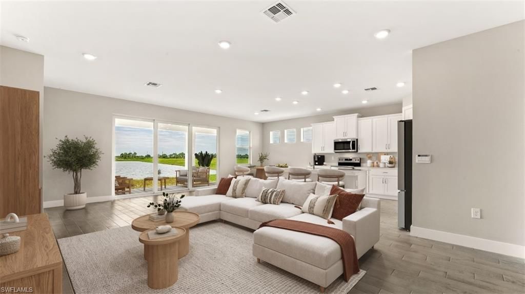 579 Spring Hill Lake Loop, Cape Coral, FL 33993 Photo