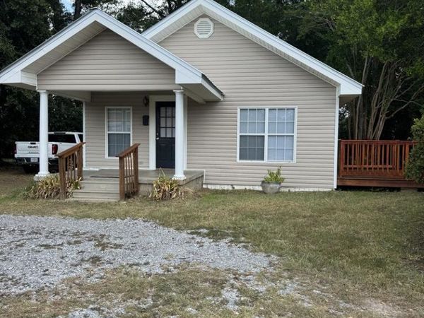 2709 Old Bay Springs, Laurel, MS 39440