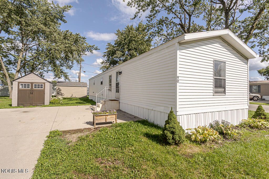 1285 N Shoop Avenue, Wauseon, OH 43567 Main Photo